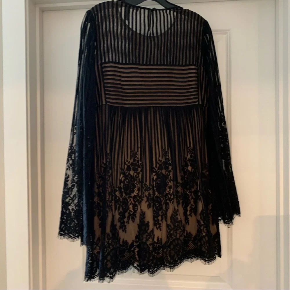 💞3 for $50💞BCBGMAXAZRIA black lace babydoll mini dress size Medium - Picture 13 of 14